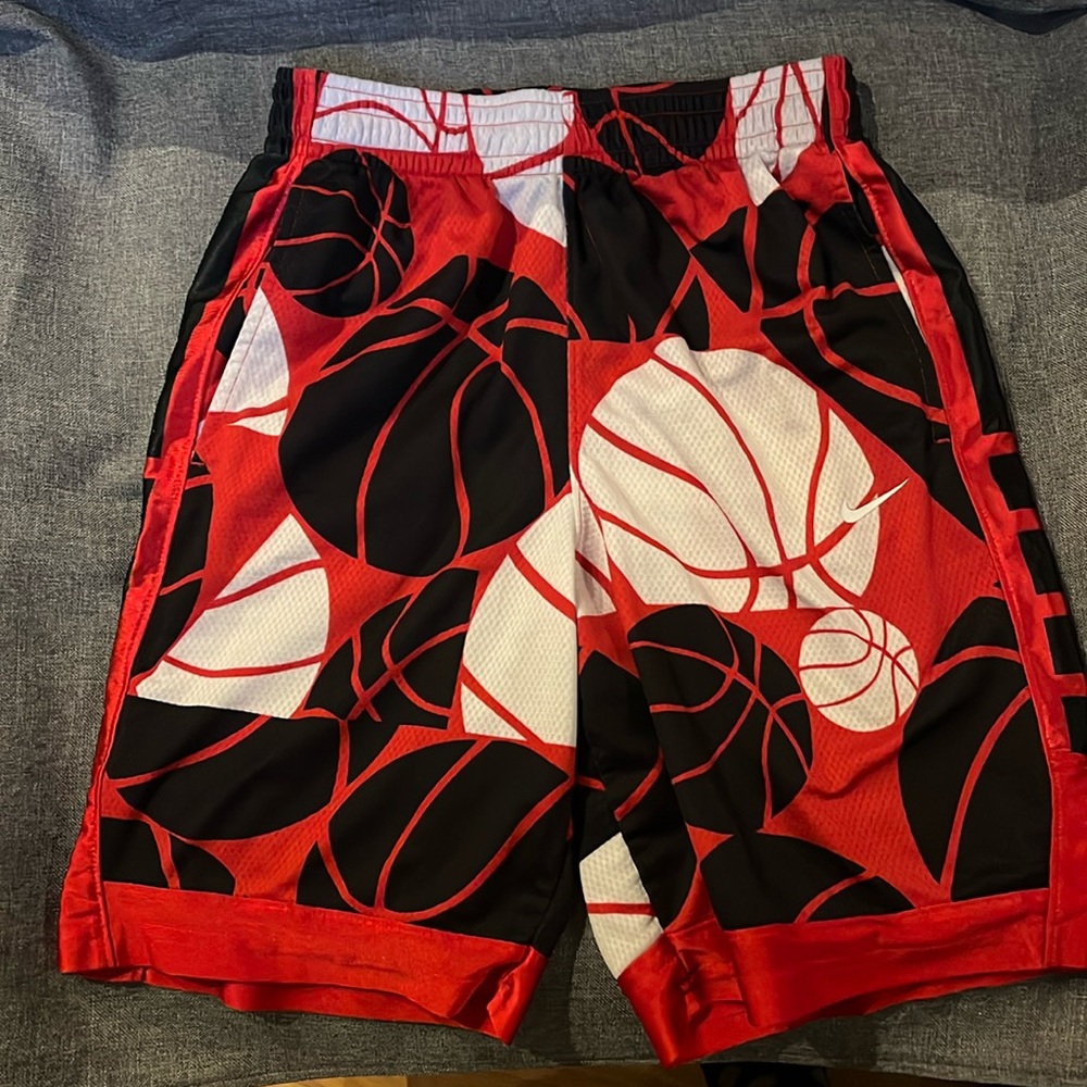 Nike Dri-FIT Shorts - Youth Large